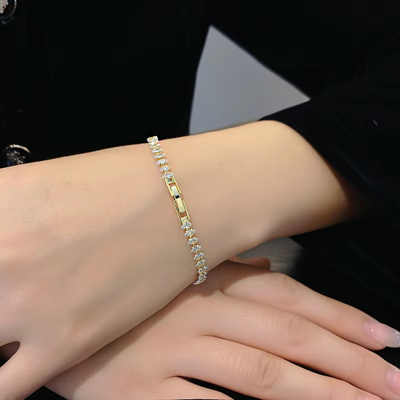 Pulsera Delicada de Oro con Ci - Women Luxury Formal Wear reseña y precio